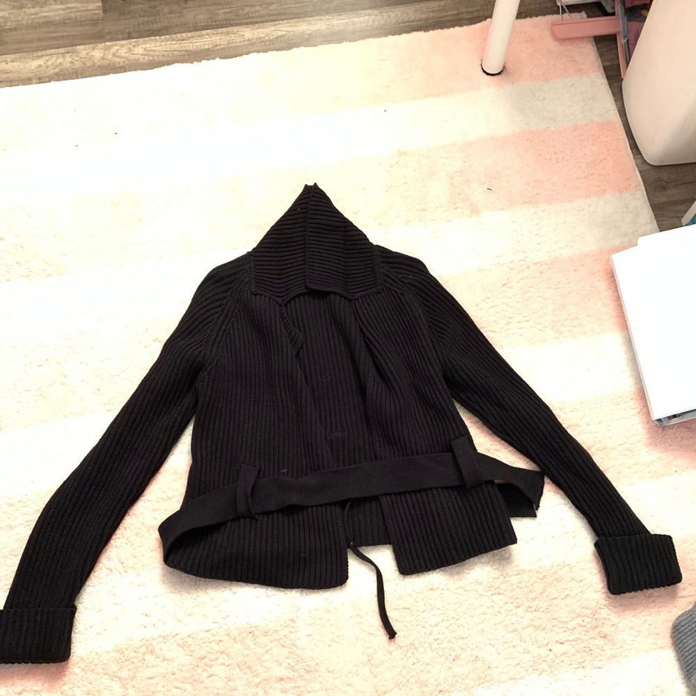 Black American outfitters sweater